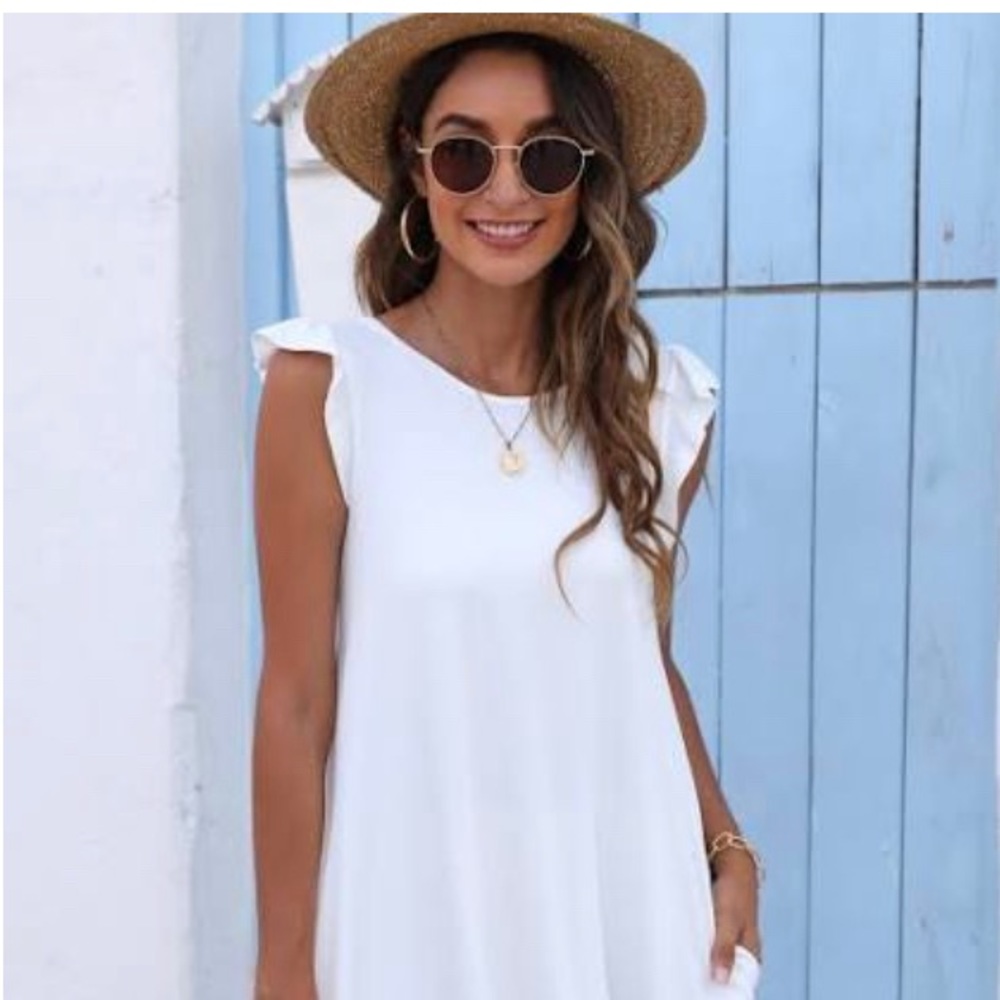 WHITE TUNIC/DRESS PERFECT FOR LAYERING YOUR SUPER CUTE FIT 😍